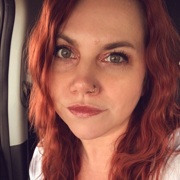 Meet your Posher, Tiffany - Picture 1 of 5